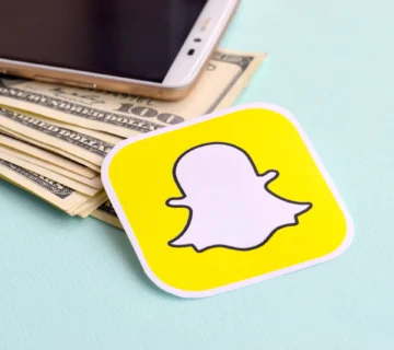 Vecteezy snapchat paper logo lies with envelope full of dollar bills 31235961 copy 360x320