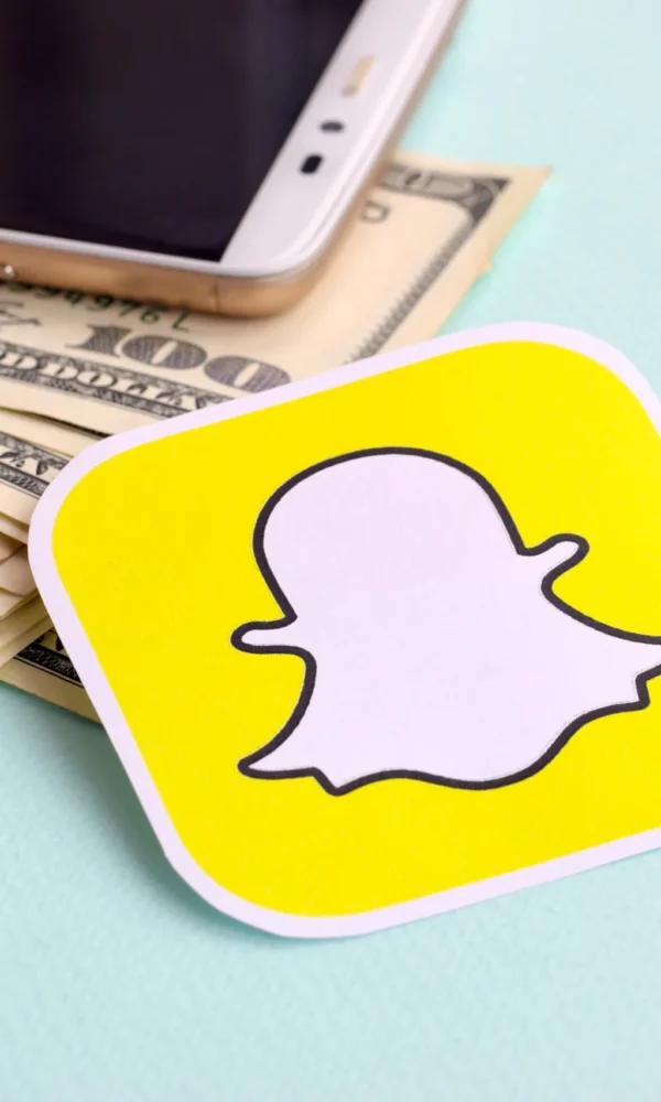 Vecteezy snapchat paper logo lies with envelope full of dollar bills 31235961 copy 600x1000